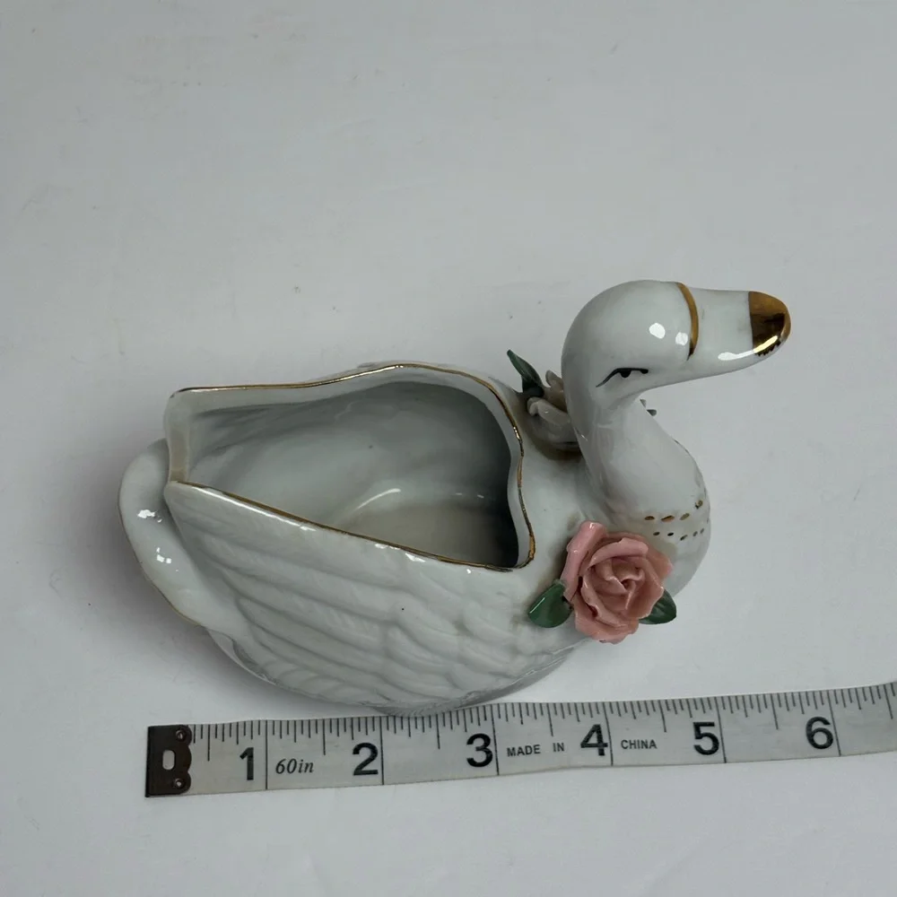 Vintage Elegant Swan Ceramic Vase with Pink Rose Accents